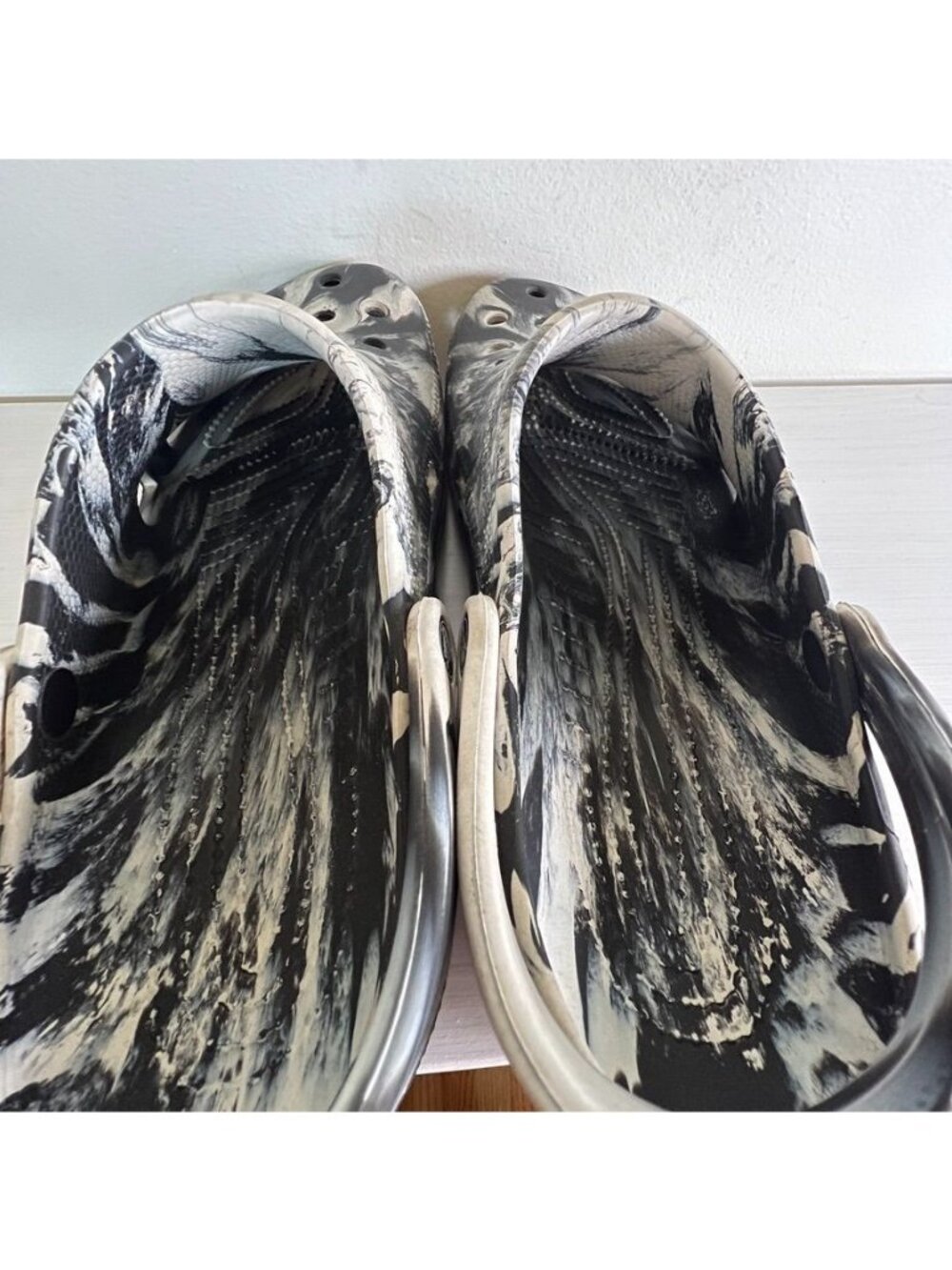 Crocs Classic Marbled Clogs Black White Swirl Slip On Shoes Mens 11 Womens 13 - Picture 6 of 16
